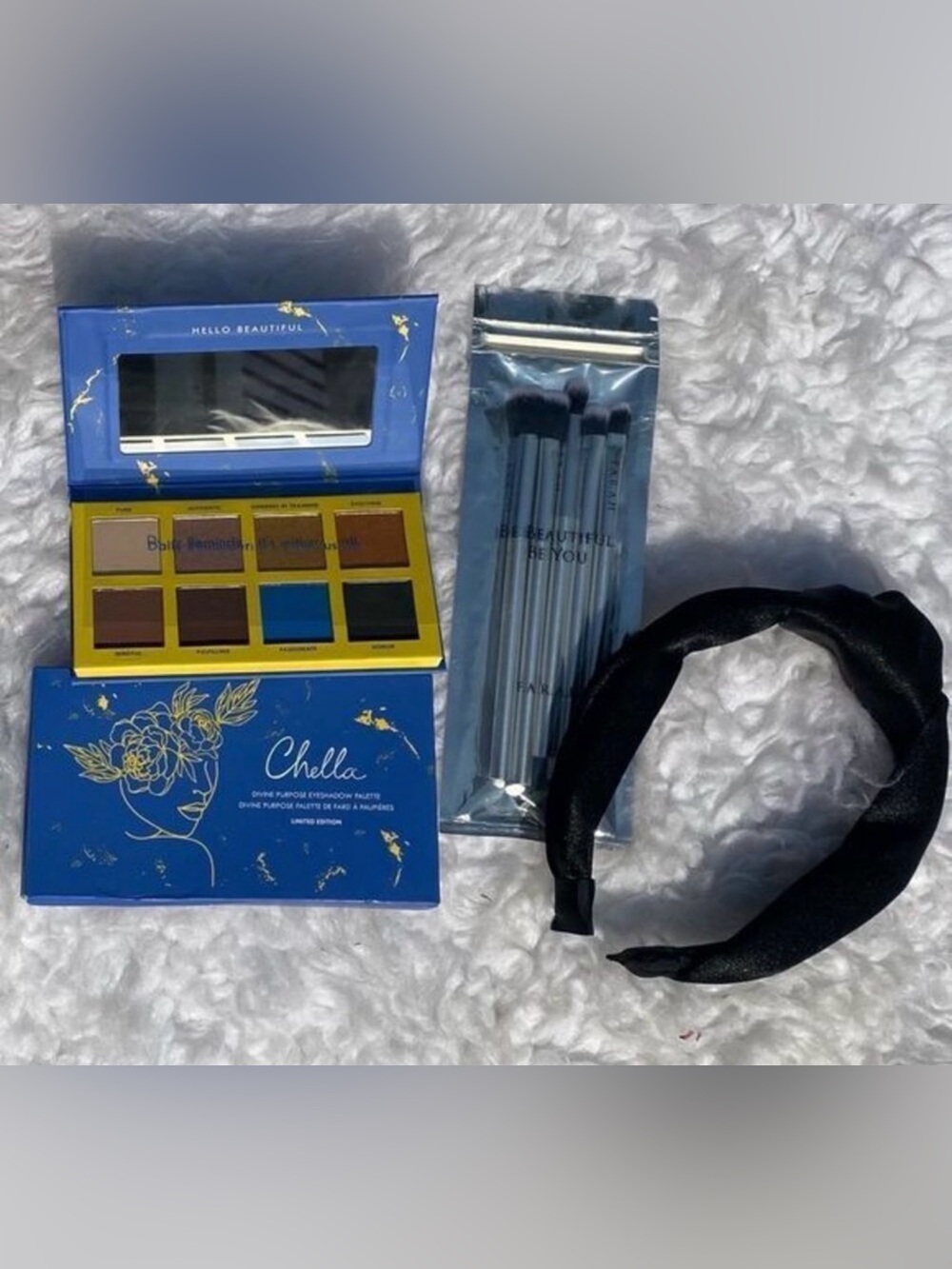 Eyeshadow Palette
“Limited Edition” Chella + 
Brushes, Headband
BRAND NEW